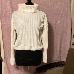 Hippie Rose women soft turtleneck sweater size S like new